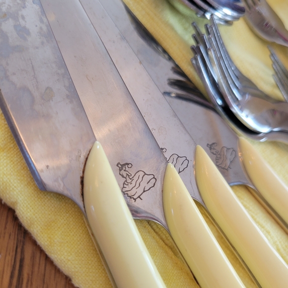 Fiesta Yellow Swirl Flatware 18pcs ~ Retired Item & Color ~ Fiestaware ~ Post-86 - Picture 5 of 16